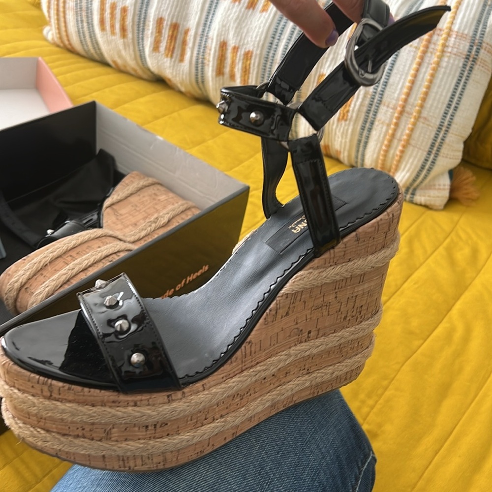 Tajnashoes new in box